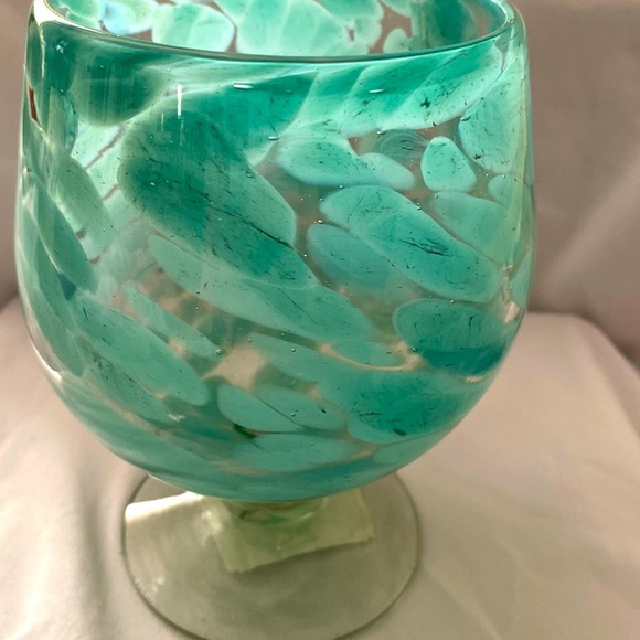 New! Never used! Set of 4 green and clear heavy goblets - Picture 2 of 3